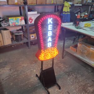 ENSEIGNE MAGASIN STOP TROTTOIR LUMINEUSE LED DOUBLE FACES “KEBAB” EXTERNE PRÊT À INSTALLER AVEC ANIMATION ET TÉLÉCOMMANDE