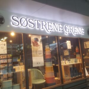 ENSEIGNE LUMINEUSE LED LETTRES BOITIERS 3D “SOSTRENE GRENE” EXTERNE 40cm DE HAUTEUR, TRANSFO 400W INCLUS